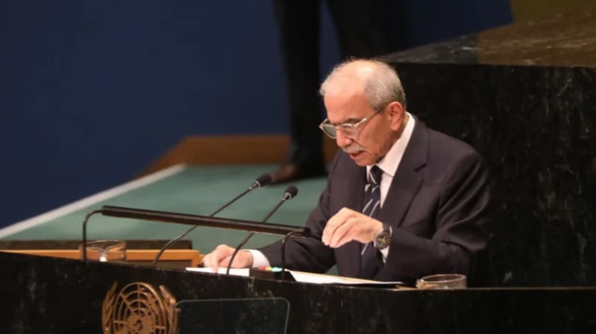 سلام يكسر قبضة "حزب الله" سعيًا لإنهاء حرب الظل